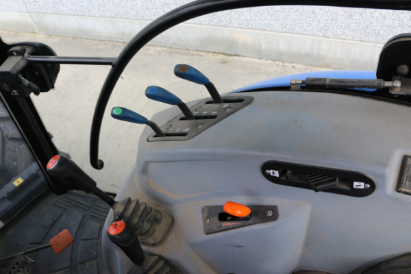 New Holland T4.75S (875u)
