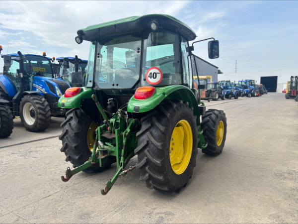 John Deere 5055E