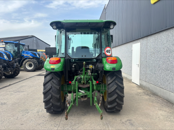 John Deere 5055E