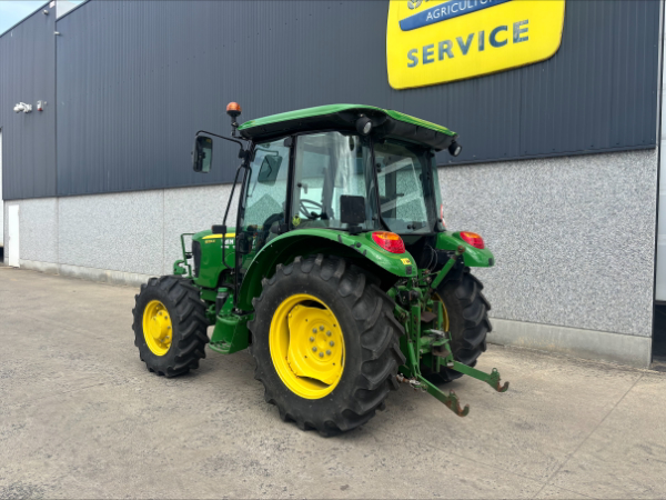 John Deere 5055E