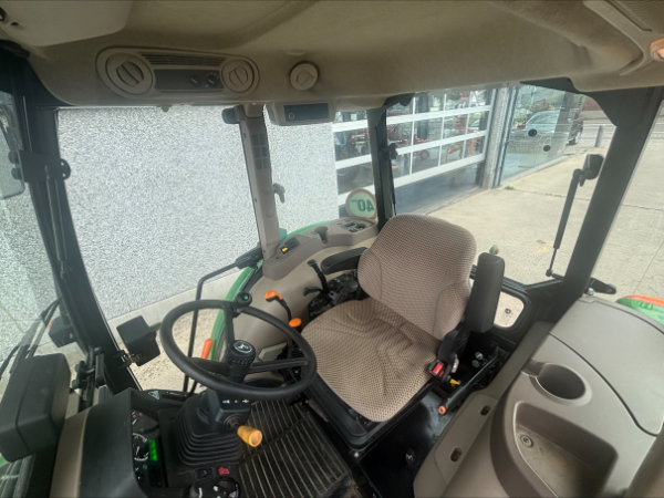 John Deere 5055E